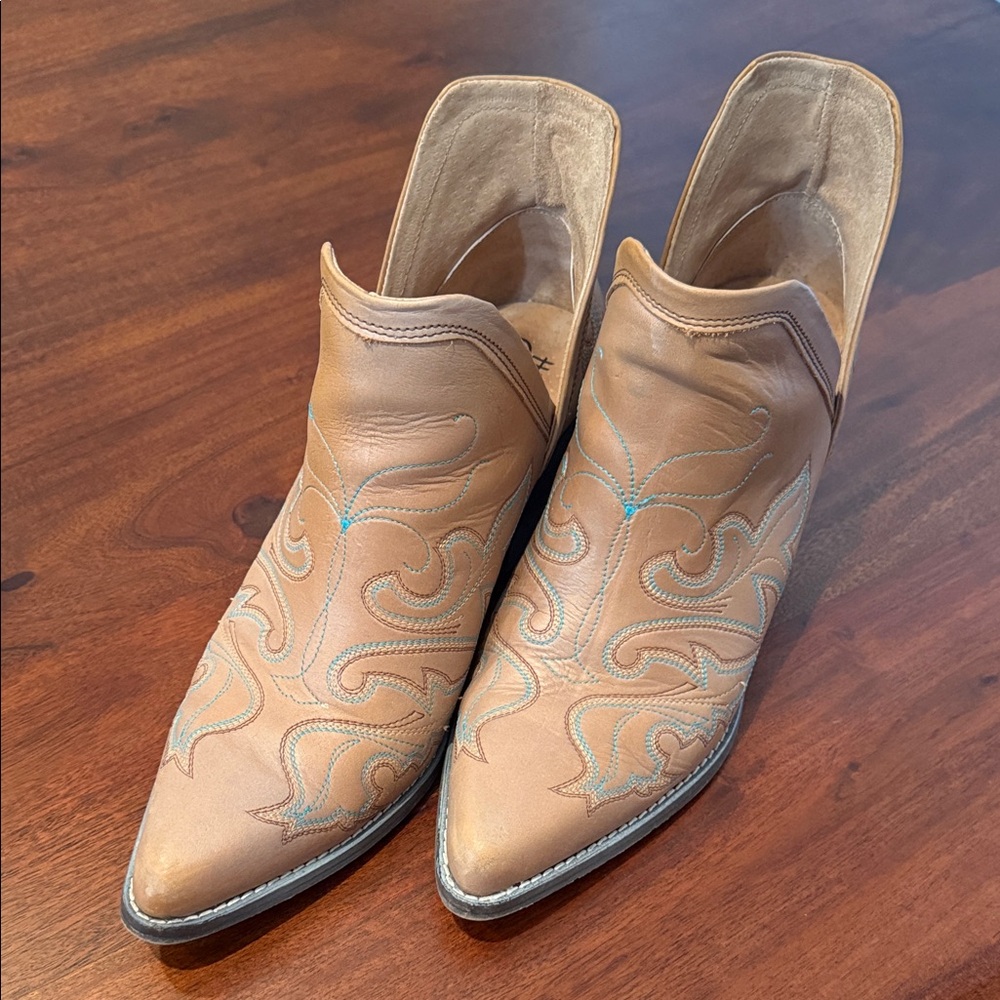 Circle G Tan Leather Western Mule Booties with Embroidered Accents